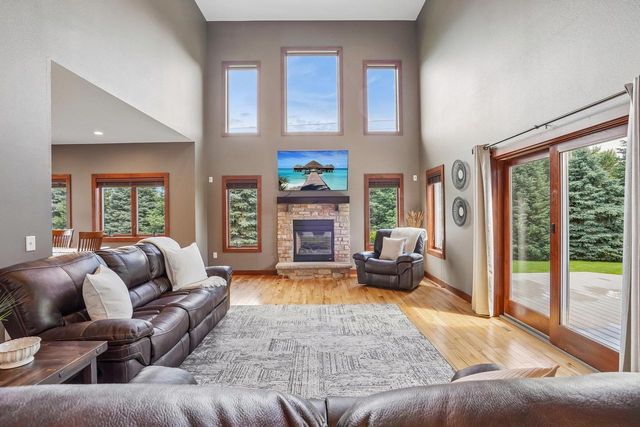 1200 Stone Edge Court, Waunakee, WI 53597