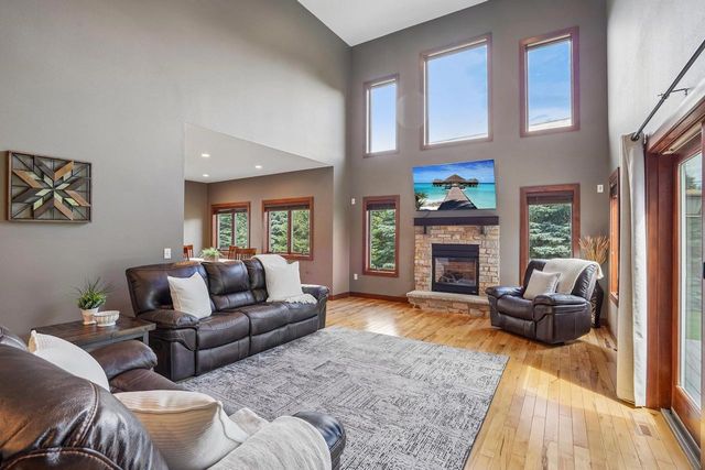 1200 Stone Edge Court, Waunakee, WI 53597
