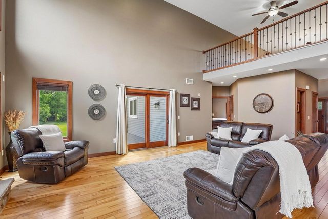 1200 Stone Edge Court, Waunakee, WI 53597