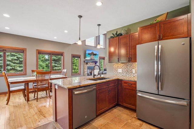 1200 Stone Edge Court, Waunakee, WI 53597