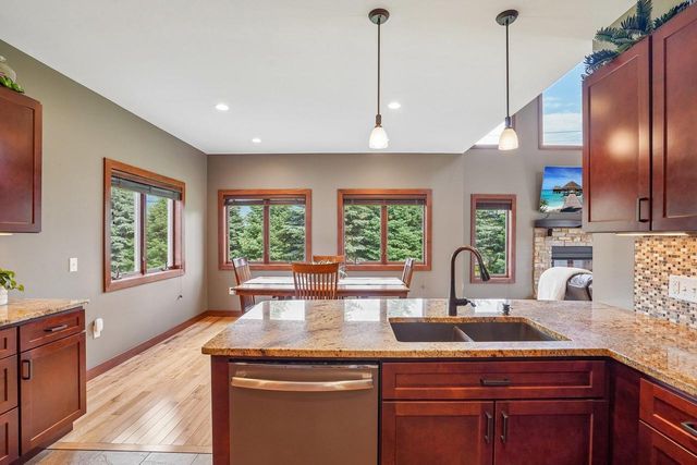 1200 Stone Edge Court, Waunakee, WI 53597