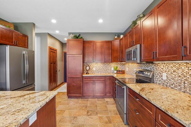 1200 Stone Edge Court, Waunakee, WI 53597