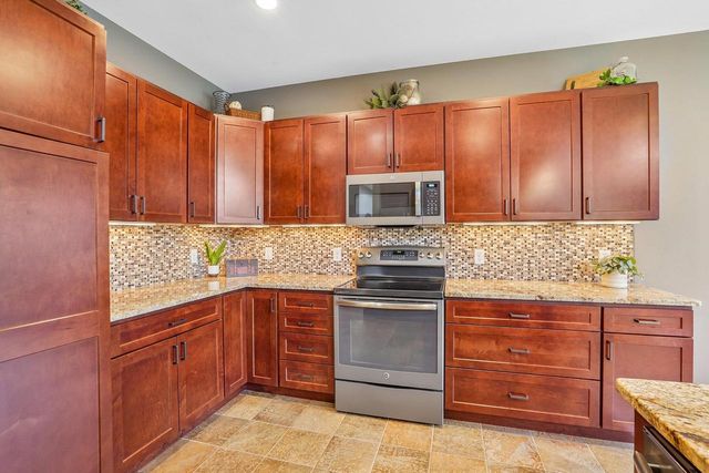 1200 Stone Edge Court, Waunakee, WI 53597