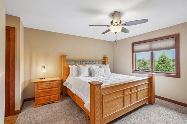 1200 Stone Edge Court, Waunakee, WI 53597