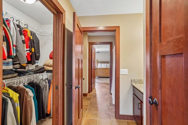 1200 Stone Edge Court, Waunakee, WI 53597