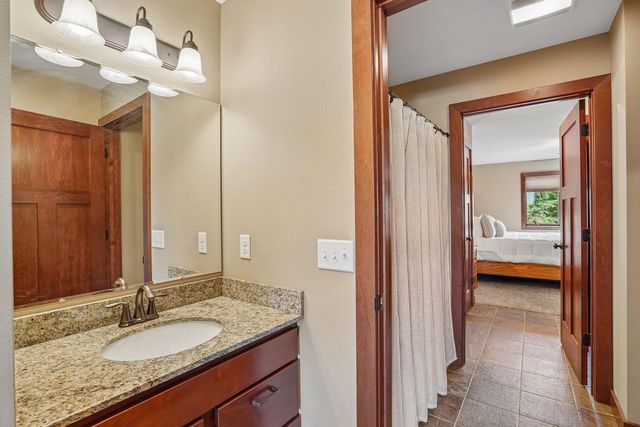 1200 Stone Edge Court, Waunakee, WI 53597