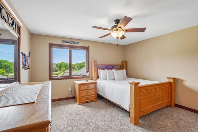 1200 Stone Edge Court, Waunakee, WI 53597