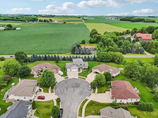 1200 Stone Edge Court, Waunakee, WI 53597