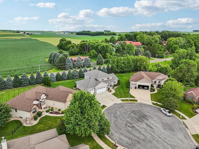 1200 Stone Edge Court, Waunakee, WI 53597