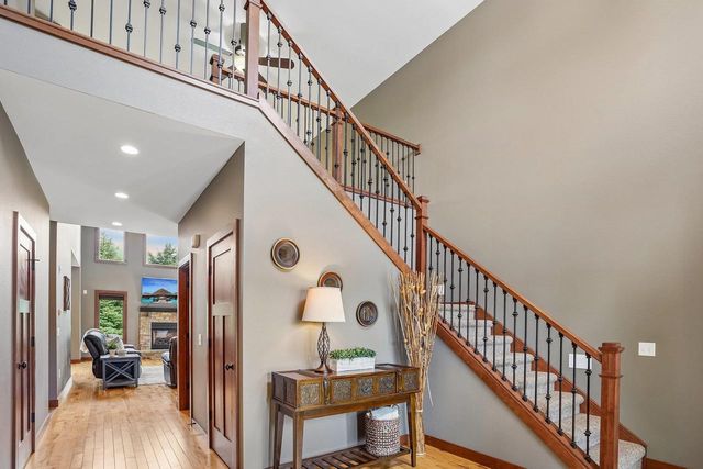 1200 Stone Edge Court, Waunakee, WI 53597