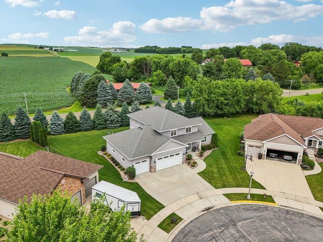 1200 Stone Edge Court, Waunakee, WI 53597