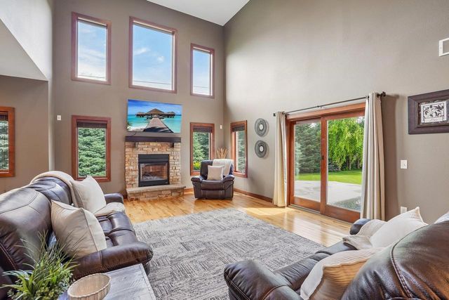 1200 Stone Edge Court, Waunakee, WI 53597