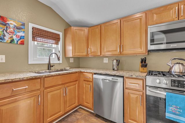 979 7th St, Beaver, PA 15009