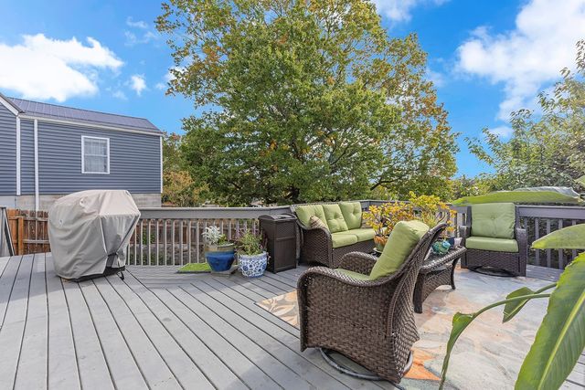 979 7th St, Beaver, PA 15009