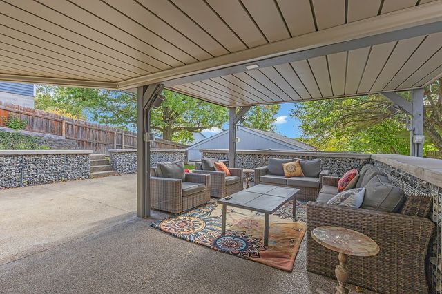 979 7th St, Beaver, PA 15009