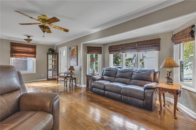 979 7th St, Beaver, PA 15009