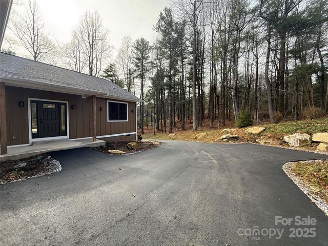 654 Hollybrook Drive, Flat Rock, NC 28731