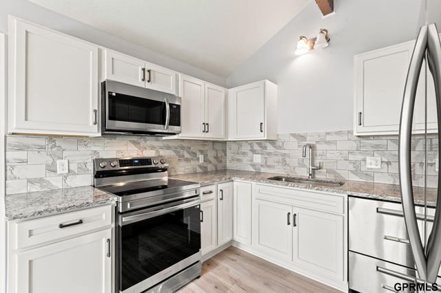 10754 Suffolk Circle, Omaha, NE 68127