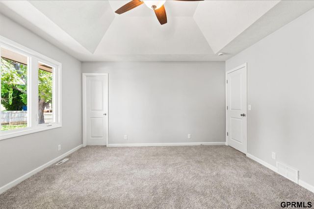 10754 Suffolk Circle, Omaha, NE 68127