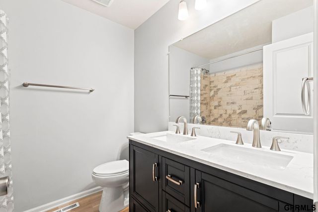 10754 Suffolk Circle, Omaha, NE 68127
