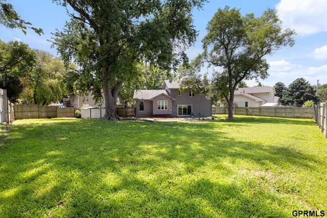 10754 Suffolk Circle, Omaha, NE 68127