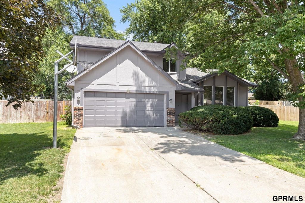 10754 Suffolk Circle, Omaha, NE 68127
