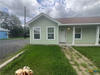 661 W Austin Street E, Luling, TX 78648