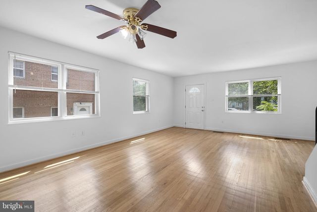 6212 CARTERS LN, Riverdale, MD 20737