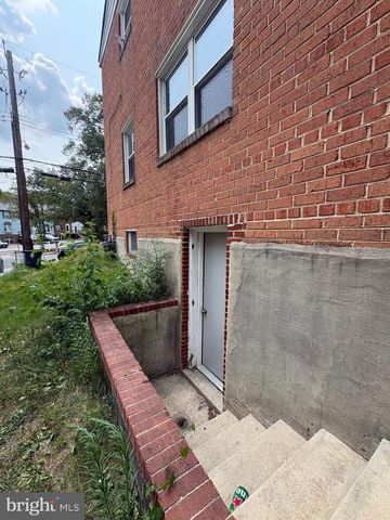 6212 CARTERS LN, Riverdale, MD 20737
