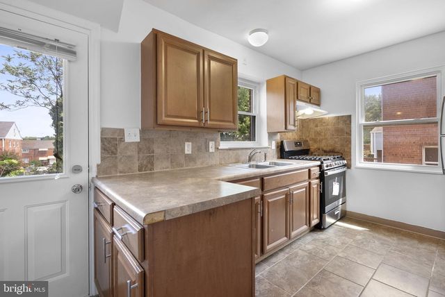 6212 CARTERS LN, Riverdale, MD 20737