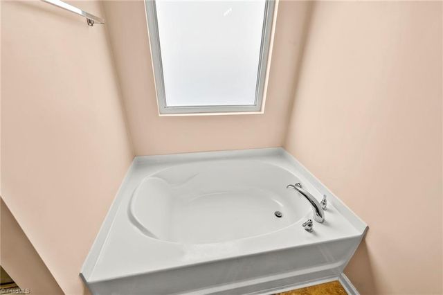 4128 Shadetree Drive, Winston-salem, NC 27107