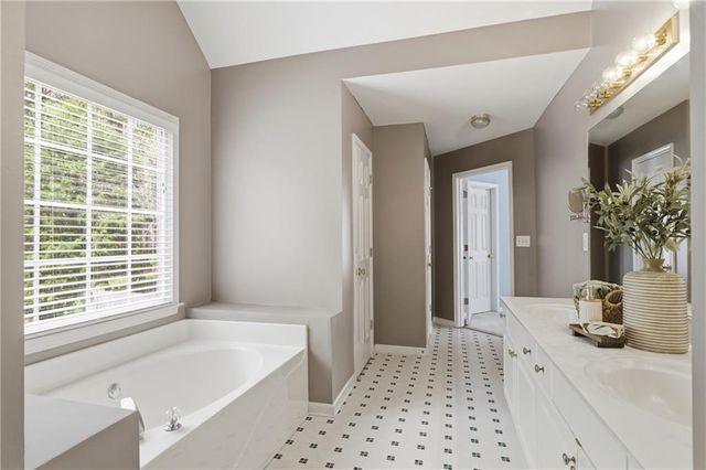 752 Hunters Trace, Dallas, GA 30157