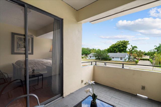 12710 Peconic Court, Wellington, FL 33414