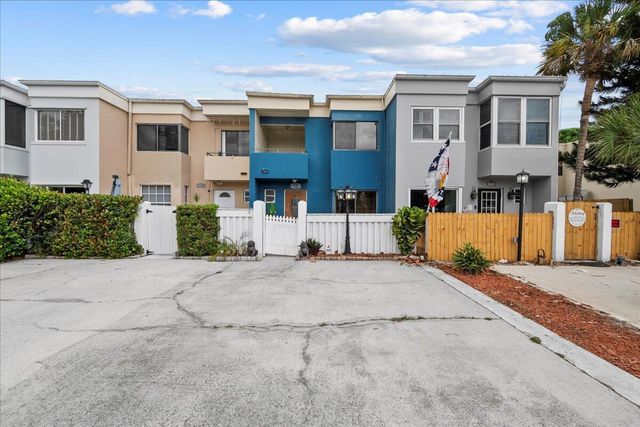 12710 Peconic Court, Wellington, FL 33414