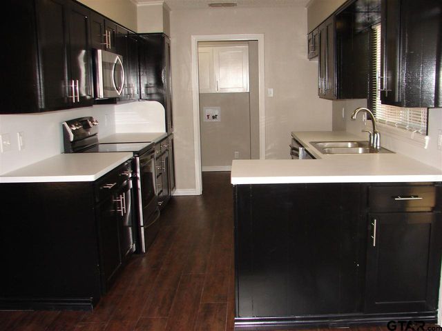 419 Top Hill Dr., Tyler, TX 75703