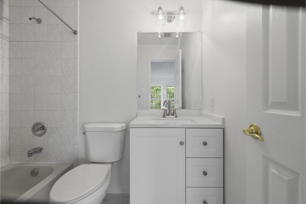Image 12 of property listing at 6470 GREEN FIELD RD #1-105, Elkridge, MD 21075