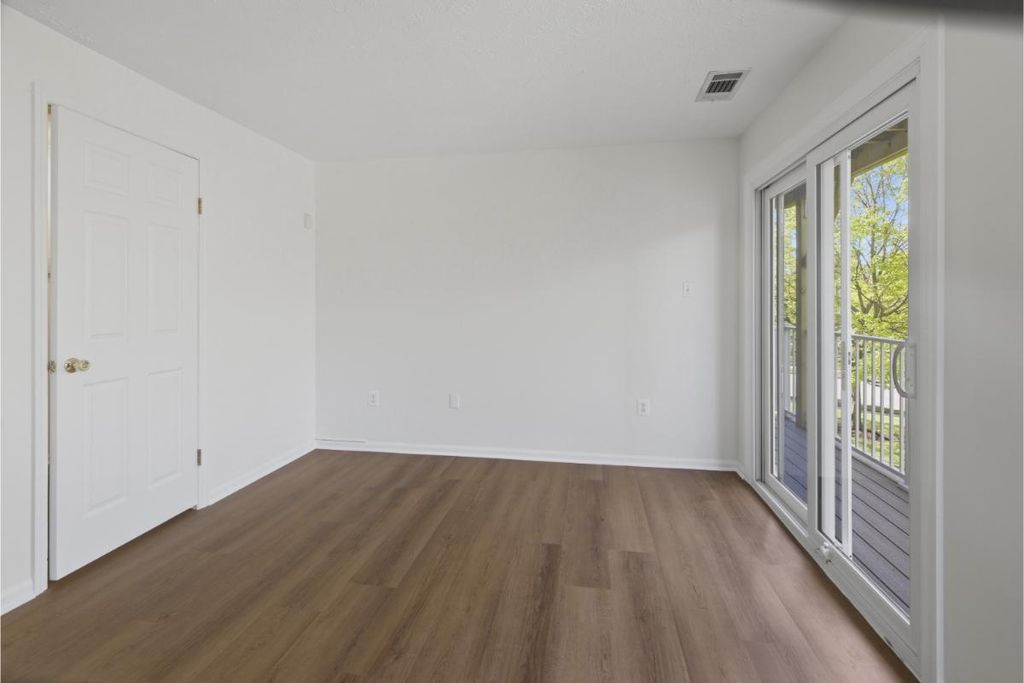 Image 8 of property listing at 6470 GREEN FIELD RD #1-105, Elkridge, MD 21075