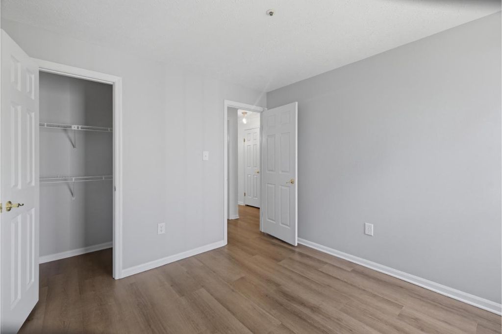 Image 9 of property listing at 6470 GREEN FIELD RD #1-105, Elkridge, MD 21075