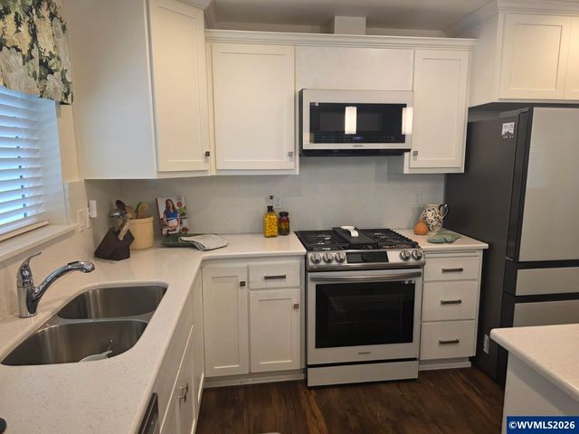 1626 1st Av E, Albany, OR 97321