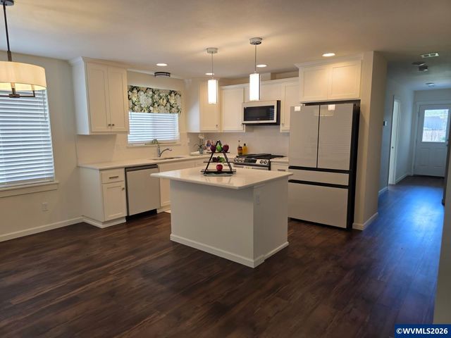 1626 1st Av E, Albany, OR 97321
