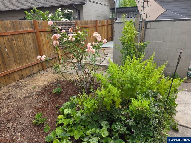 1626 1st Av E, Albany, OR 97321