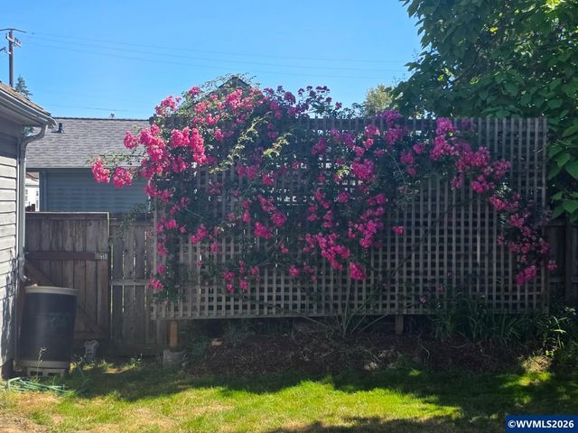 1626 1st Av E, Albany, OR 97321