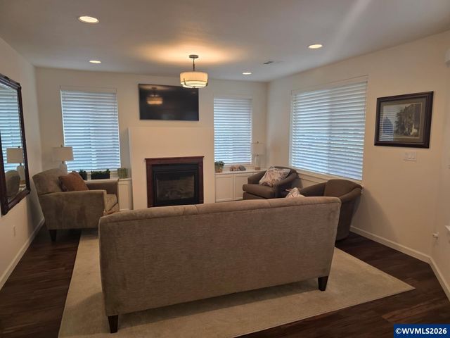 1626 1st Av E, Albany, OR 97321