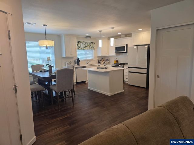 1626 1st Av E, Albany, OR 97321