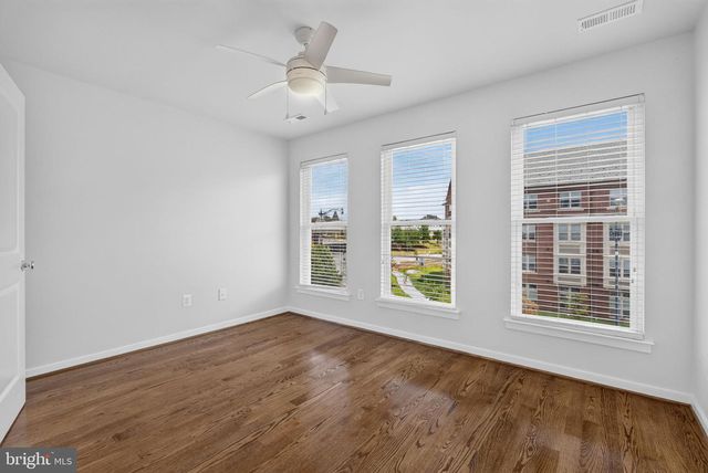 909 5TH ST SE, Washington, DC 20003