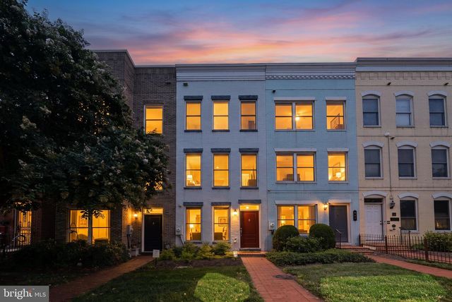 909 5TH ST SE, Washington, DC 20003