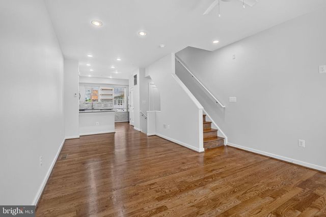 909 5TH ST SE, Washington, DC 20003