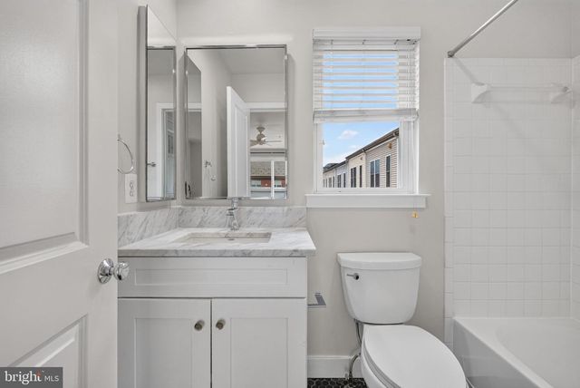 909 5TH ST SE, Washington, DC 20003
