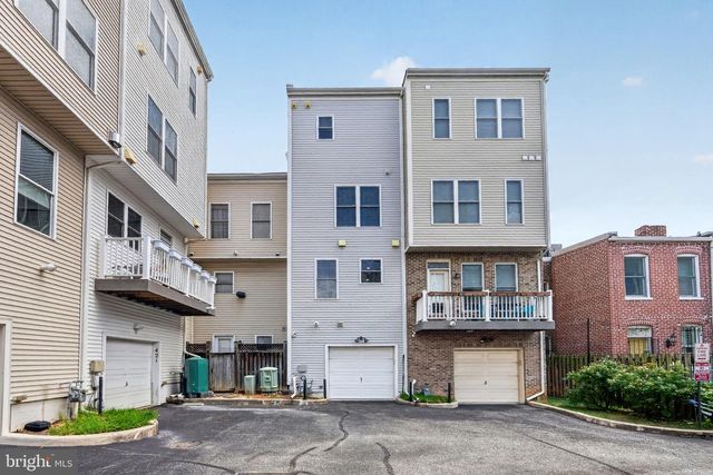 909 5TH ST SE, Washington, DC 20003