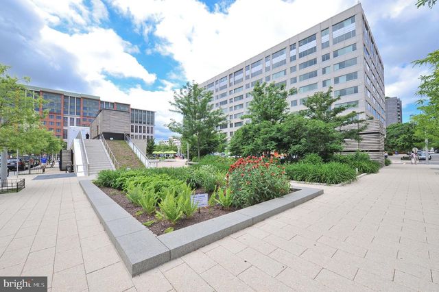 909 5TH ST SE, Washington, DC 20003